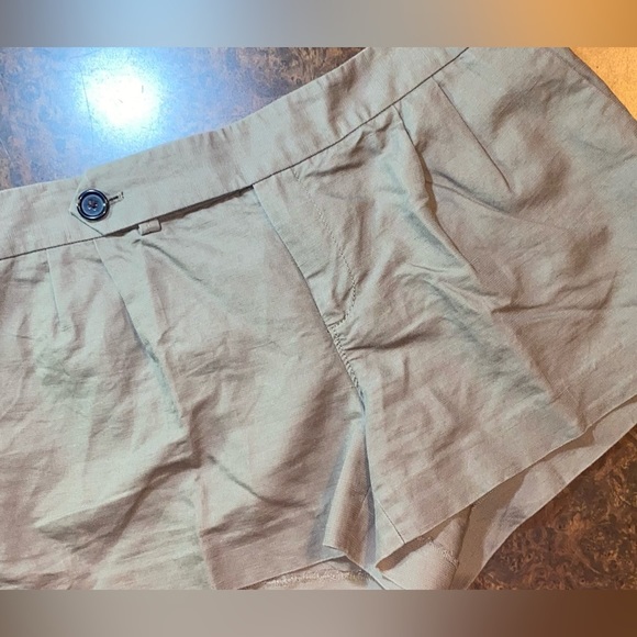 Martin & Oso khaki shorts (linen-blend) - size 10 - Picture 1 of 5